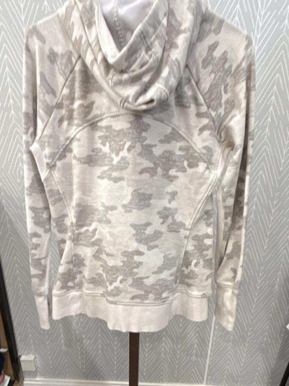Athleta Women's L Full Zip Hooded Hoodie Gray Camo Triumph Pockets Thumbholes - Picture 8 of 12